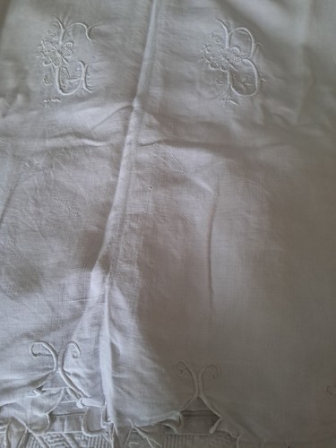 Drap ancien brodé main - ancien,