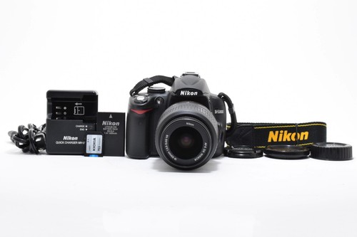 Nikon d5000 tiny crack - d5000, near