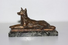 Beau Chien Berger Bronze