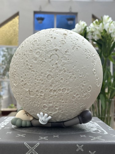 Kaws holiday big moon - moon, lamp
