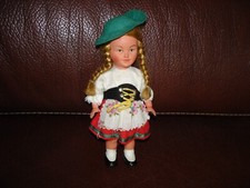 Tyrolienne poupée dansante à