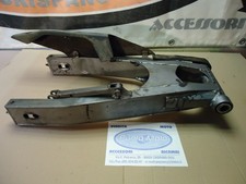 Bras oscillant de roue