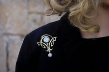 Collier Pendentif Broche Doré Nacre Naturelle Perle Blanc Art Nouveau Style SB38