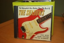 RARE SURF - THE UNFORGETTABLE MUSIC MACHINE PLAYS THE SHADOWS - 1995 CASTLE