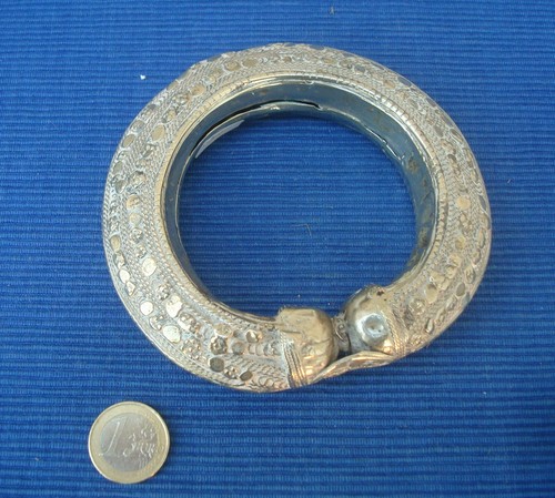 V50 identifier bracelet - a,