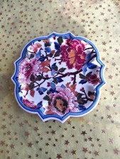 Belle assiette  polylobée en