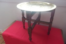 TABLE ORIENTALE PLIANTE AVEC PLATEAU/TABLE D'APPOINT POUR APERITIF/PETIT MEUBLE