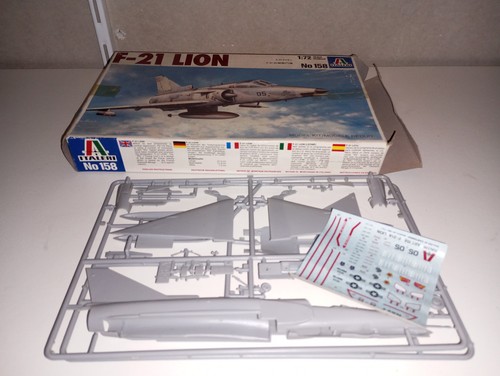 Maquette avion italeri - d,
