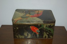 Ancienne boîte   en tôle 