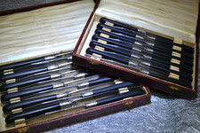 24 couteaux anciens  table et