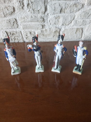 Groupe quatre figurines - groupe, de