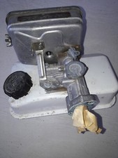 CARBURATEUR ET RESERVOIR POUR