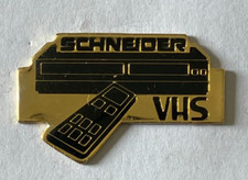 105 - Pin's SCHNEIDER - VHS MAGNETOSCOPE