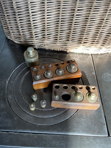 Deux anciennes boîtes - , de