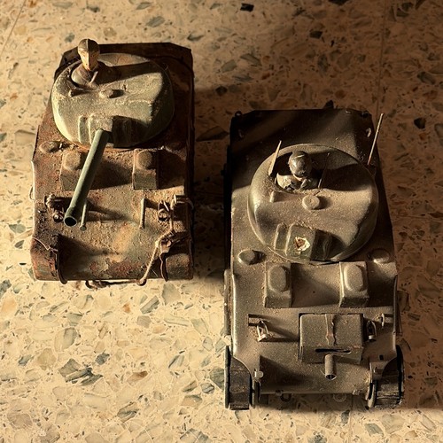 Lot chars militaires avec - chars,