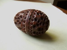 ANCIENNE BOITE SCULPTEE OEUF A CHAPELET EN NOIX DE  COROZO ART POPULAIRE