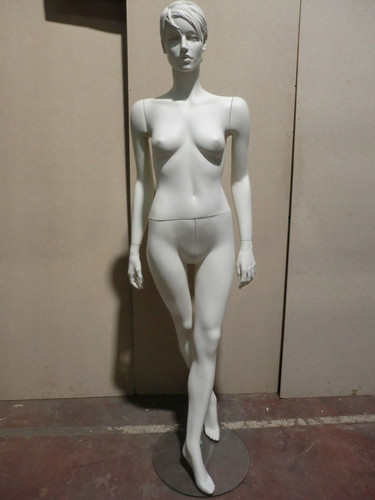 Mannequin vitrine poupée mode - vitrine,
