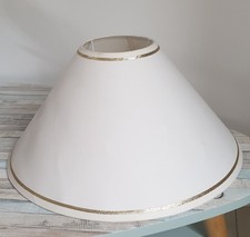 ABAT JOUR conique blanc avec un liseret doré trés bon état