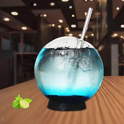Verre cocktail avec - cocktail, paille