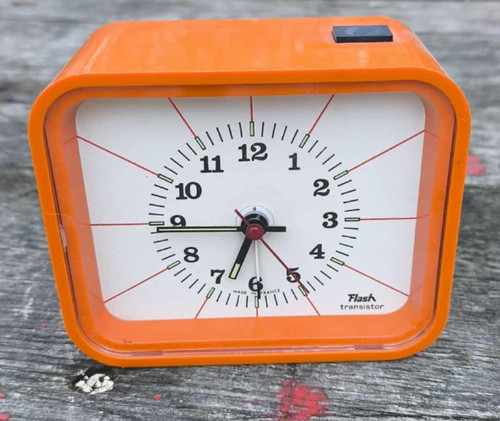 Vintage ancien réveil orange