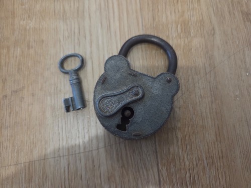 Superbe ancien cadenas unis - superbe,