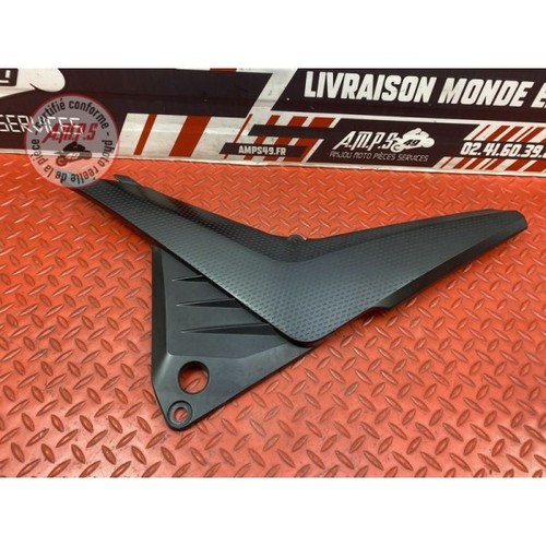 Cache plastique sous - , selle