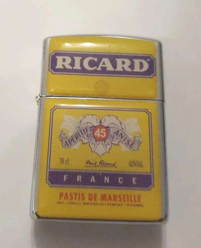 Rare briquet essence - à,