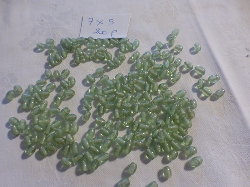 Lot 200 perles - , en