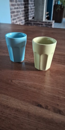 Lot tasses à - de,