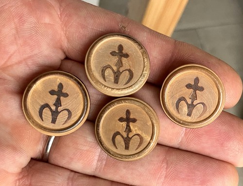 Lot boutons anciens en - de,