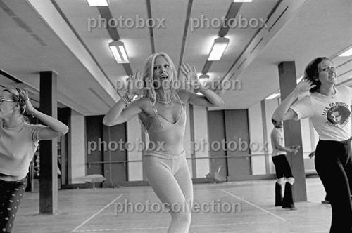 Sylvie vartan exclusive - -,
