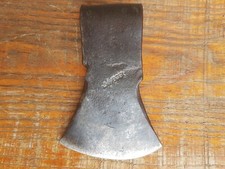 Ancienne hache CHARPENTIER ancien outil bûcheron abattage coupe bois fer forgé 