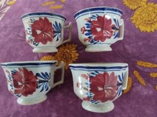 4 Tasses anciennes Porcelaine