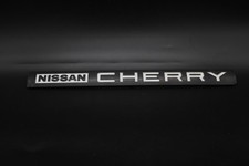 NISSAN CHERRY Insigne de
