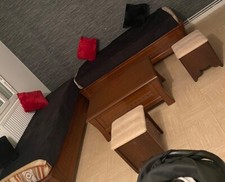 salon marocain 2 banquettes avec table et 2 tabouret 