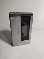 POUR PIÈCES / Sony WM-7 Walkman Vintage Cassette Player LIRE DESCRIPTION