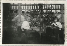 OLD PHOTO - VINTAGE SNAPSHOT - TOY PEDAL CAR CART