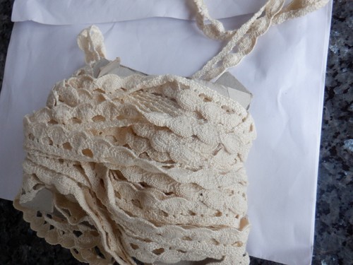 Dentelle ancienne beige - ,