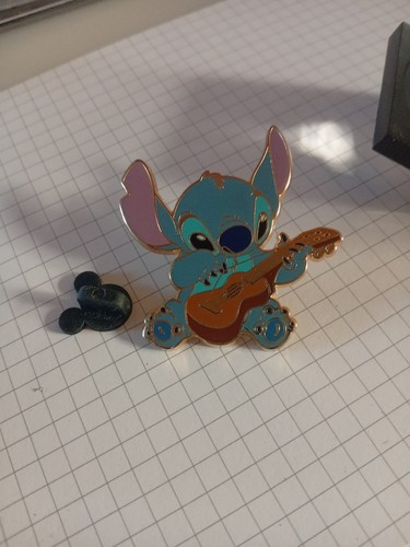 Pin disney stitch ukulele - pin's,
