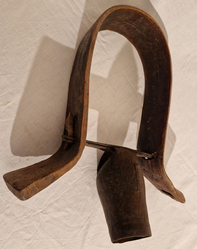 Cloche ancienne collier bois - cloche,
