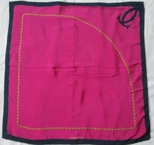 Joli foulard MUST DE CARTIER