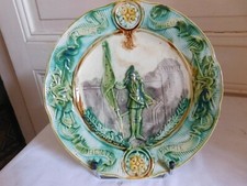 Onnaing plate in barbotine