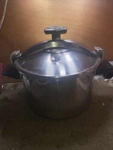 Ancienne cocotte minute - ancienne,