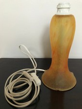 Pied de lampe en pâte de