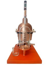 Distillateur d'huiles essentielles en cuivre  avec serpent en verre. 1L