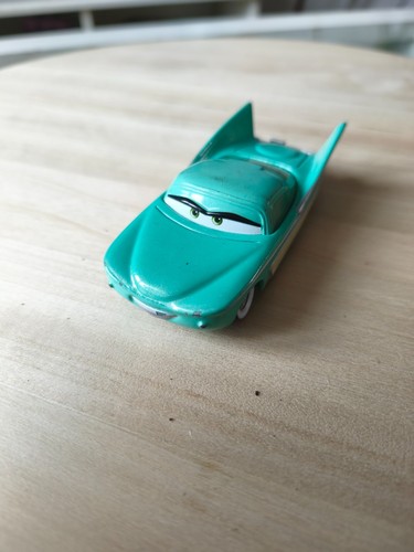 Voiture cars personnage flo - personnage,