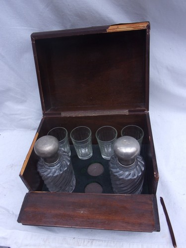 Cave liqueur forme de - en,