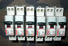 DISJONCTEUR  MODULAIRE 2AMPERES COURBE C, 06012 LEGRAND 2A Pouv. Coupure 4,5KA