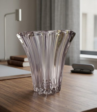 Vase en cristal moulé à