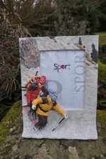 MO0545 PROMOTION GM CADRE PHOTO 2 SKIEURS NEIGE MONTAGNE FIGURINE SKI ALPIN 27CM